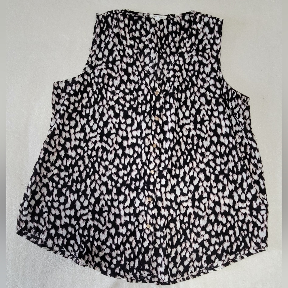 Maurices Black and White Sleeveless Blouse